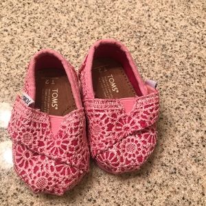 Toms